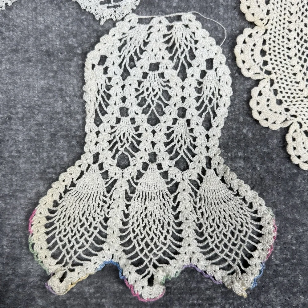 Vintage Lot Of 4 Doilies Round Bell‎ Crochet Delicate - Picture 8 of 12